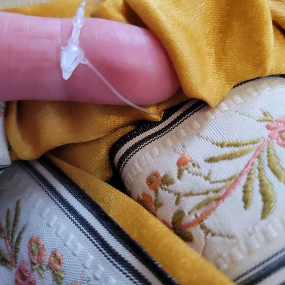 NWOT BOHO FLORAL RIBBON AND FABRIC LOOPED HEADBAND OSFM - Picture 3 of 4